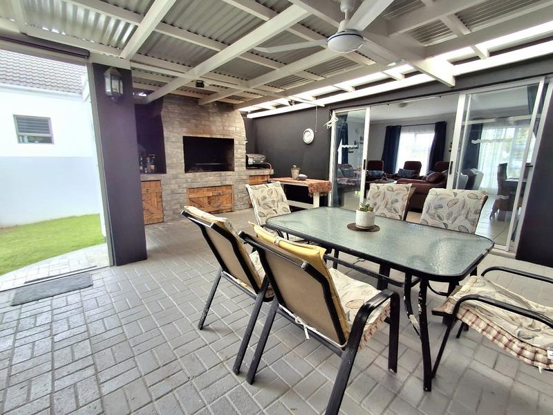 3 Bedroom Property for Sale in Golden Mile Western Cape